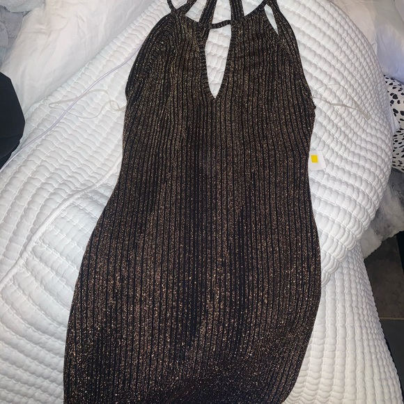 Dresses & Skirts - Sparkly backless dress